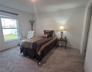4421 Ne 15th Place - Photo Thumbnail 6