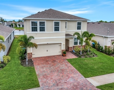 421 Coral Reef Place - Photo Thumbnail 32