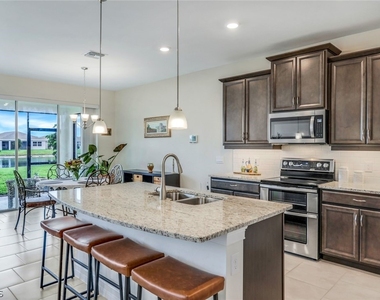 421 Coral Reef Place - Photo Thumbnail 7