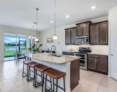 421 Coral Reef Place - Photo Thumbnail 12