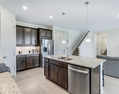 421 Coral Reef Place - Photo Thumbnail 10