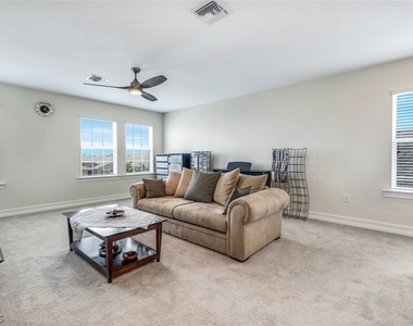 421 Coral Reef Place - Photo Thumbnail 25