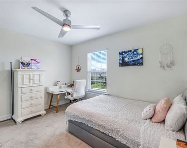 421 Coral Reef Place - Photo Thumbnail 18