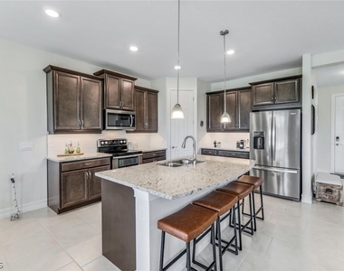421 Coral Reef Place - Photo Thumbnail 9