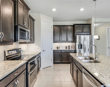 421 Coral Reef Place - Photo Thumbnail 11
