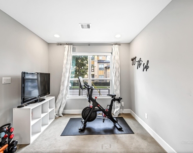 3105 Gillespie Street - Photo Thumbnail 6