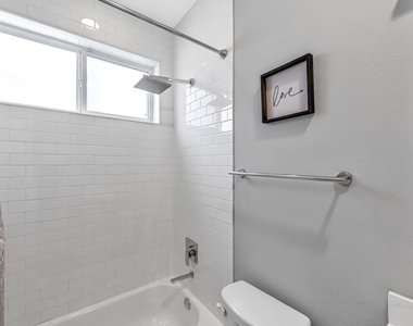 3105 Gillespie Street - Photo Thumbnail 10