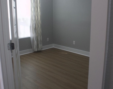3105 Gillespie Street - Photo Thumbnail 7