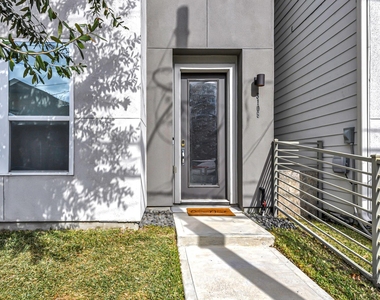 3105 Gillespie Street - Photo Thumbnail 3