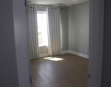 3105 Gillespie Street - Photo Thumbnail 29