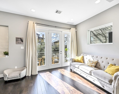 3105 Gillespie Street - Photo Thumbnail 16