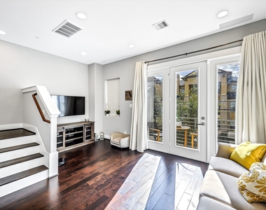 3105 Gillespie Street - Photo Thumbnail 15