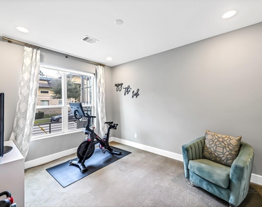 3105 Gillespie Street - Photo Thumbnail 5