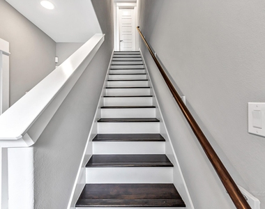 3105 Gillespie Street - Photo Thumbnail 9