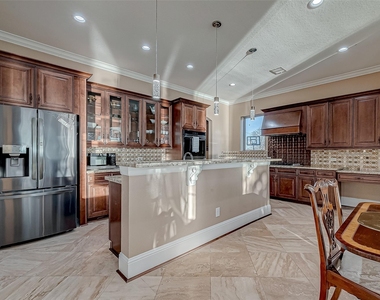 2011 Crescent Drive - Photo Thumbnail 3
