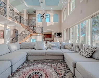 2011 Crescent Drive - Photo Thumbnail 1