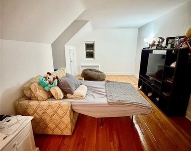735 Elm - Photo Thumbnail 3