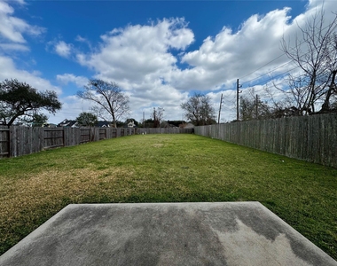 7540 Connemara Drive - Photo Thumbnail 7