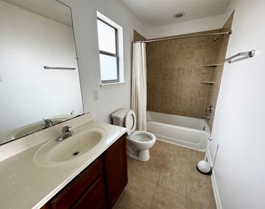 7540 Connemara Drive - Photo Thumbnail 11