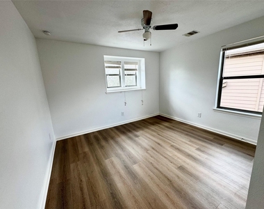 7540 Connemara Drive - Photo Thumbnail 12