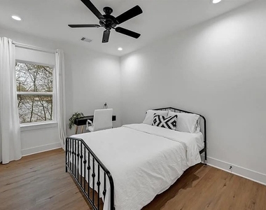 6814 Burkett Street - Photo Thumbnail 18