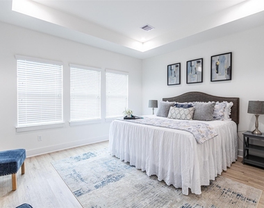 6814 Burkett Street - Photo Thumbnail 11
