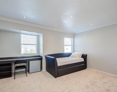 5807 Beverly Hill Street - Photo Thumbnail 9