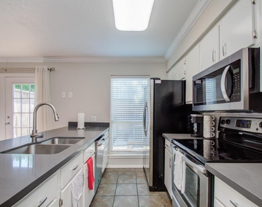 5807 Beverly Hill Street - Photo Thumbnail 7