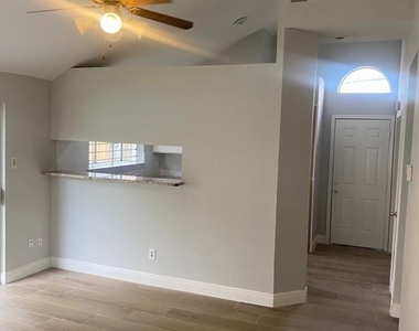 9339 Stonecreek Lane - Photo Thumbnail 5