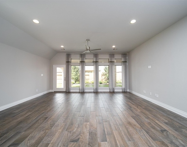 8703 Azalea Crossing Ct - Photo Thumbnail 12