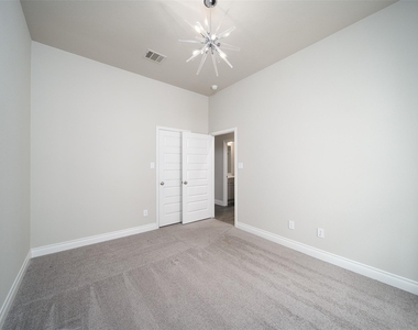 8703 Azalea Crossing Ct - Photo Thumbnail 20