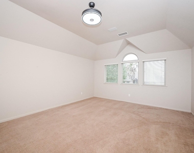 19 Sandwell Place - Photo Thumbnail 13