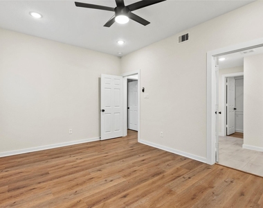7709 Saint Louis Street - Photo Thumbnail 7