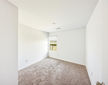 16802 N Marie Village Dr - Photo Thumbnail 12