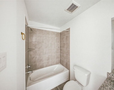 16802 N Marie Village Dr - Photo Thumbnail 11