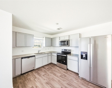 16802 N Marie Village Dr - Photo Thumbnail 7