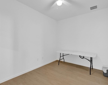 319 Bismuth Drive - Photo Thumbnail 4