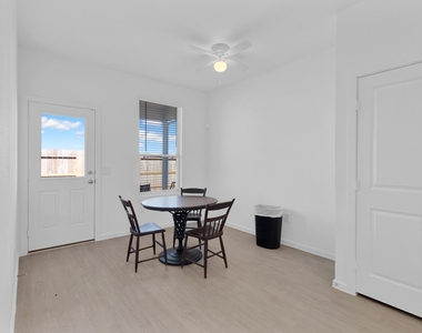 319 Bismuth Drive - Photo Thumbnail 6