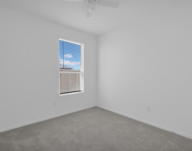 319 Bismuth Drive - Photo Thumbnail 11