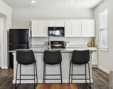 520-1102b Powell Drive - Photo Thumbnail 5