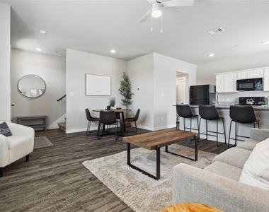 520-1102b Powell Drive - Photo Thumbnail 4