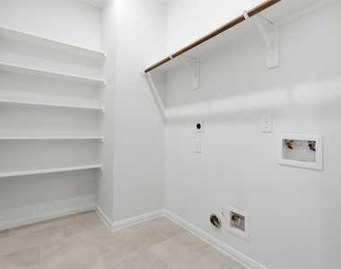 9906 Clark Canyon Lane - Photo Thumbnail 10