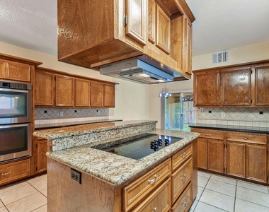 3218 Freshmeadows Drive - Photo Thumbnail 2
