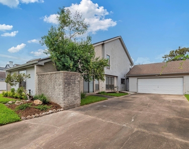 3218 Freshmeadows Drive - Photo Thumbnail 4