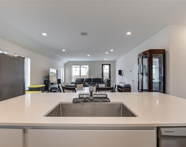 2904 Cordova Hill Drive - Photo Thumbnail 11