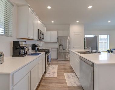 2904 Cordova Hill Drive - Photo Thumbnail 12