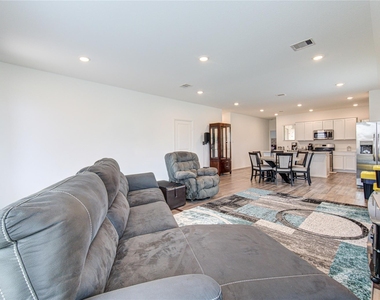 2904 Cordova Hill Drive - Photo Thumbnail 5