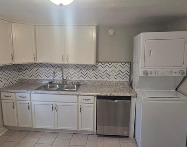 712 40th Street - Photo Thumbnail 8