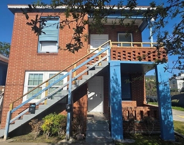 712 40th Street - Photo Thumbnail 1