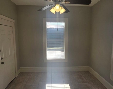 712 40th Street - Photo Thumbnail 4